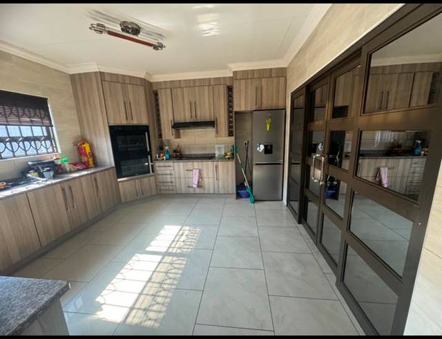 4 BEDROOM HOUSE FOR SALE IN AERORAND